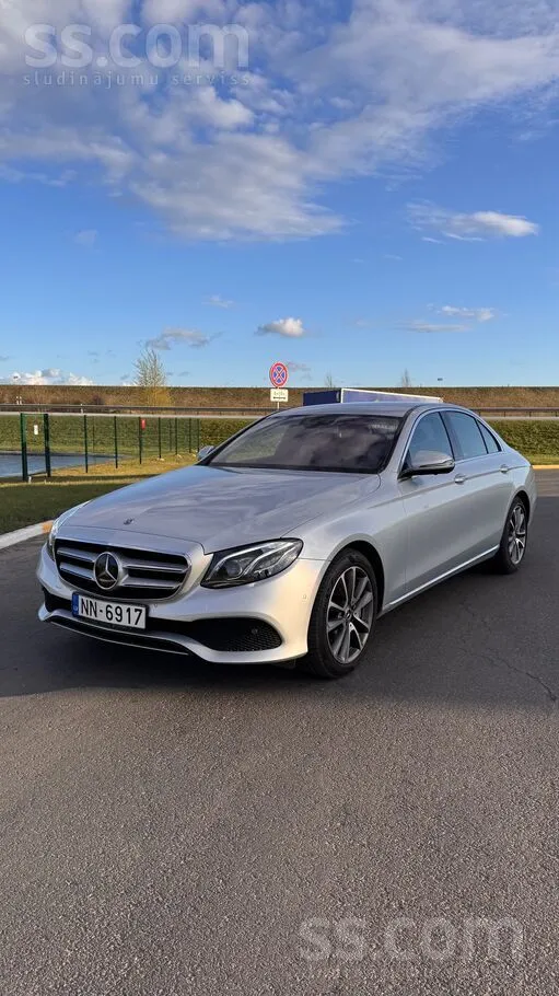 Mercedes Benz E400 4Matic Sport, 3.5 litru benzīna dzinējs, teicamā tehniskā