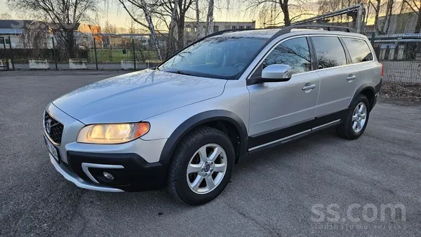 Volvo Firma pārdod Volvo Xc70 2.4 (133kW) dīzeļdzinējs (