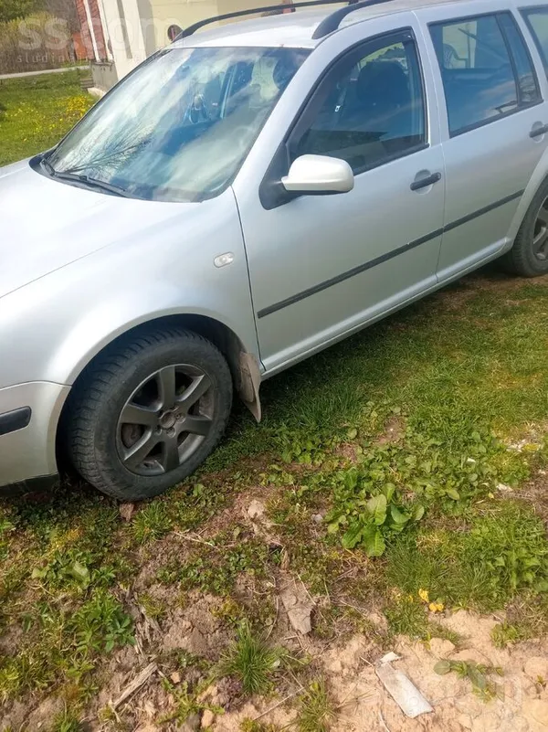 Volkswagen Uz tirgu iet golfins 74kw. Parmetinats un parkraso