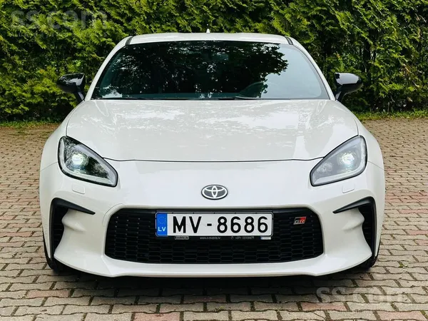 Toyota Toyota Gr86. Aizmugures piedziņa, zems smaguma cen