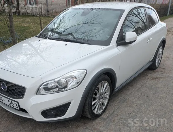 Volvo Svaigs no Beļģijas. LV nav nobraucis pat 1000km, E