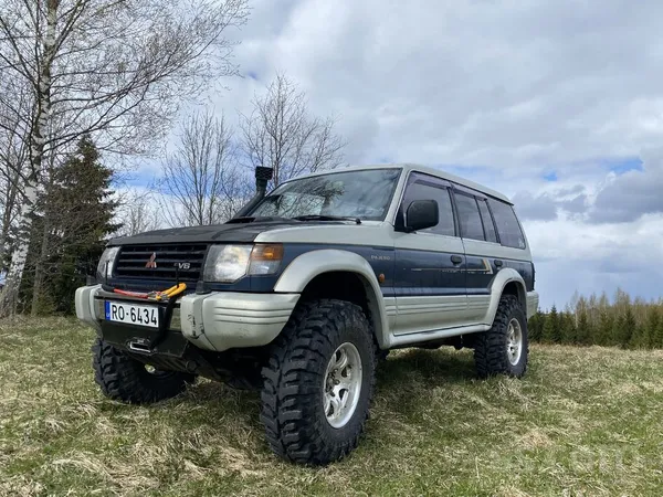 Mitsubishi Pajero. 2.5 tdi. Latvijā ievests 2024 gadā. Ziemas sāļus nav redz