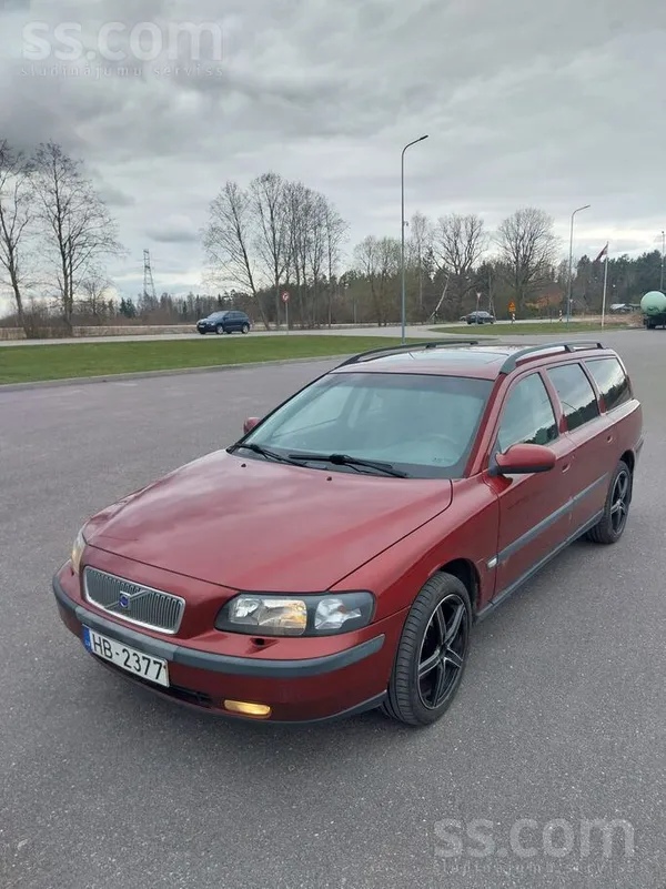 Pārdodu Volvo V70 ar veco labo Audi 5 cilindru 103 kw motoru. Rūc, brauc, br