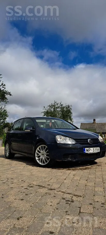 Volkswagen Tiek pārdots golf 5. Neskatoties uz to, ka ir rūsa
