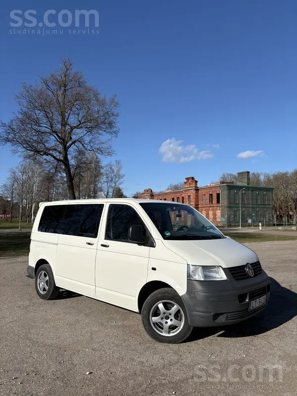Volkswagen Pārdodu T5 busu. 9 sēdvietas, nolaižami un izņemam