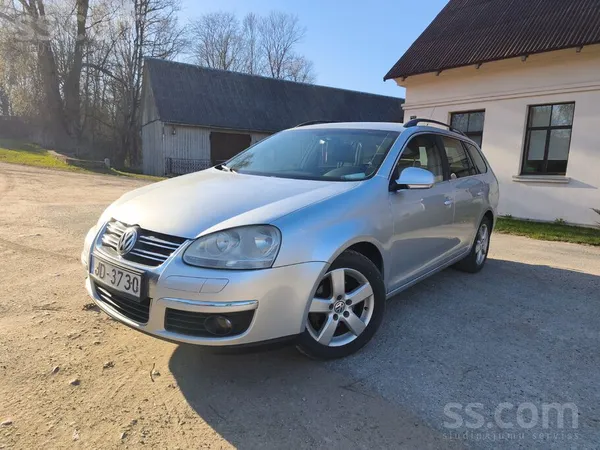Volkswagen Tirgojās labs darba auto. Ir piekabes āķis, kondic