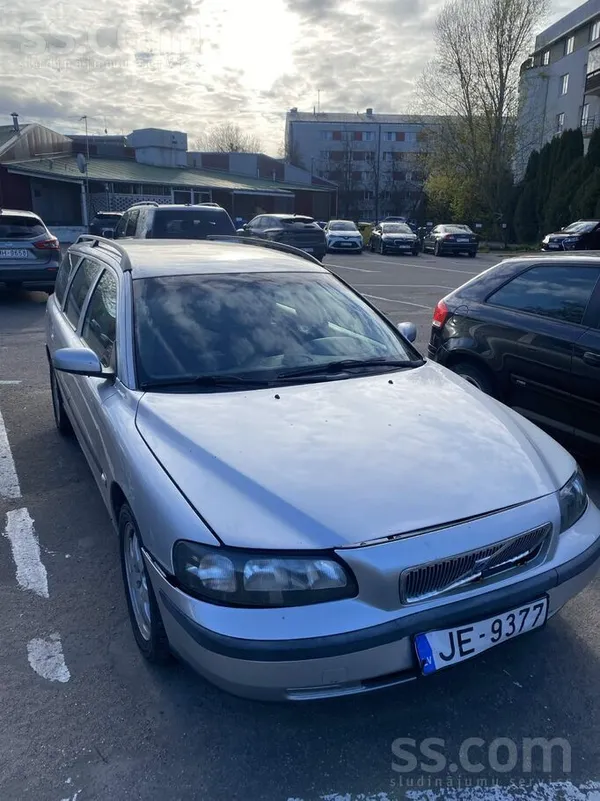 Volvo Pārdodu Volvo V70, 2003. gads. 
