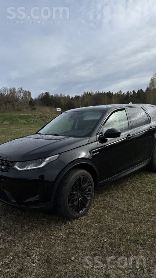 Uzņēmums tirgo Landrover Discovery Sport 2.0Ds. Automašīna pirkta Latvijā un