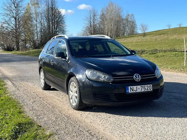 Volkswagen Pārdodu Volkswagen Golf VI Variant ar 1.6 dīzeļdzi
