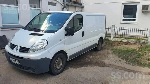 Pārdodu Renault Trafic kravas busiņu ar sešu pakāpju manuālo ātrumkārbu. 
K