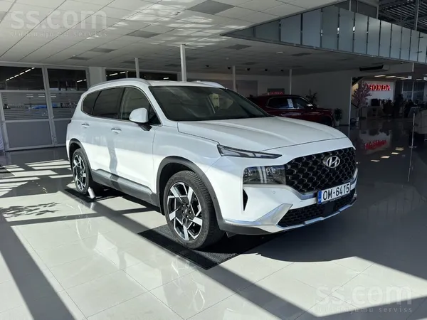 Pārdodam mazlietotu 2023. gada Hyundai Santa Fe dīzeli ar maksimālo aprīkoju