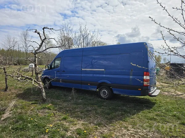 Tiek pārdota automašīna Mercedes Benz kravas furgons garā bāze. Bīdāmās durv