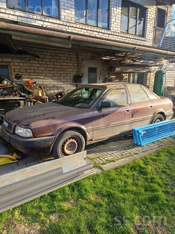 Turbo. Rūc, bremzē.