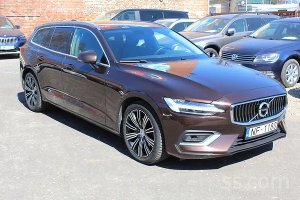 Volvo Auto ir ļoti labā tehniskā un vizuālā stāvoklī. Pi