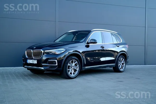 Uzņēmums pārdod mazlietotu BMW X5 Xdrive 3D (210 Kwt/286 Hp). 
Auto pirkts