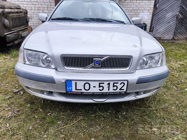 2.0i Turbo. Visi kas māk čipot , Lai sarosās. Būs riktīgs gonku auto .