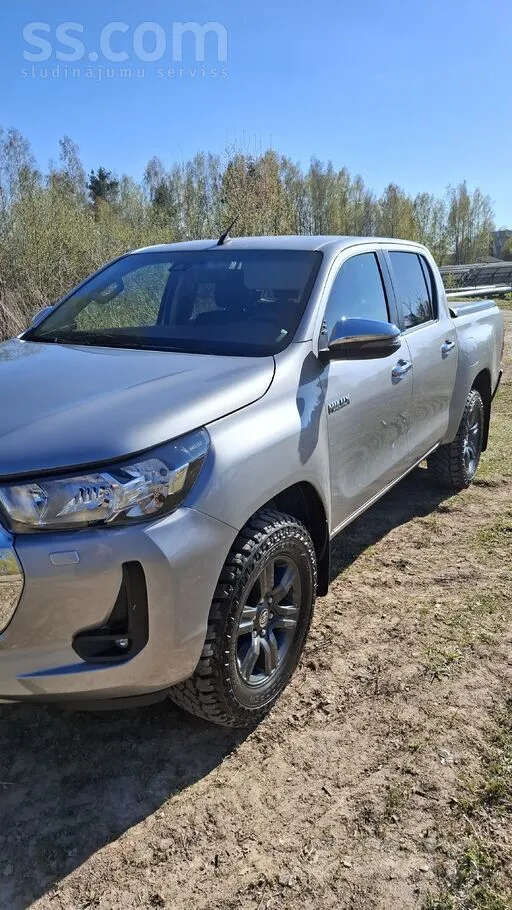 Pārdodu praktiski jaunu mašīnu, nobraukums 13000 km. Vairāk info pa tālruni.
