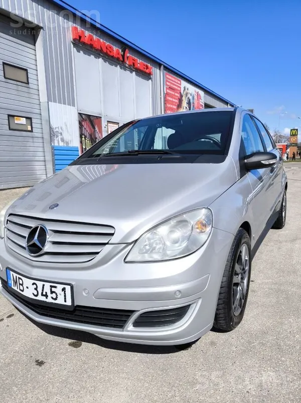Mercedes Pārdodu Mercedes Benz B180 ar automātisko ātrumkār