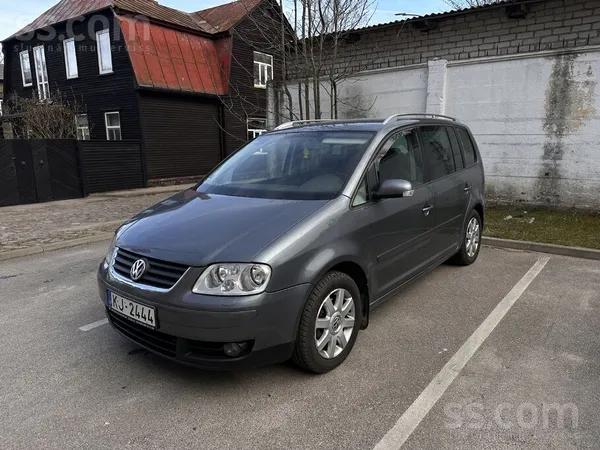 Volkswagen 10 gadus 1 saimnieks. Pārdod labu touran, nav izrū