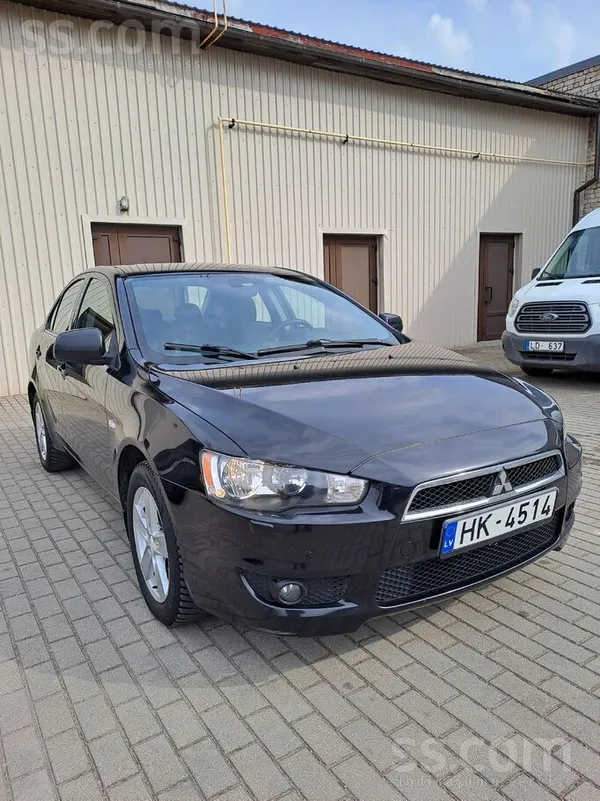 Auto labā tehniskā stāvoklī. Apkopes veiktas regulāri un laikā. Motors eļļu