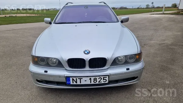 Pārdodu E39 ar labo 3.0, 143kw motoru.