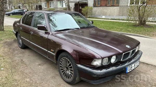 Pārdodu BMW E32 ar 3.0 V8 dzinēju. Salons melns ādas elektro ar apsildi un p
