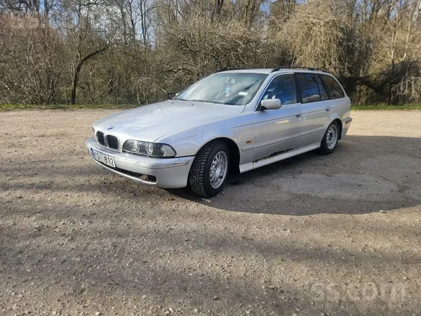 Pardo BMW e39
Pagašgad parmetinati sliekšņi. 
Uzliktas sēdināts atsperes.