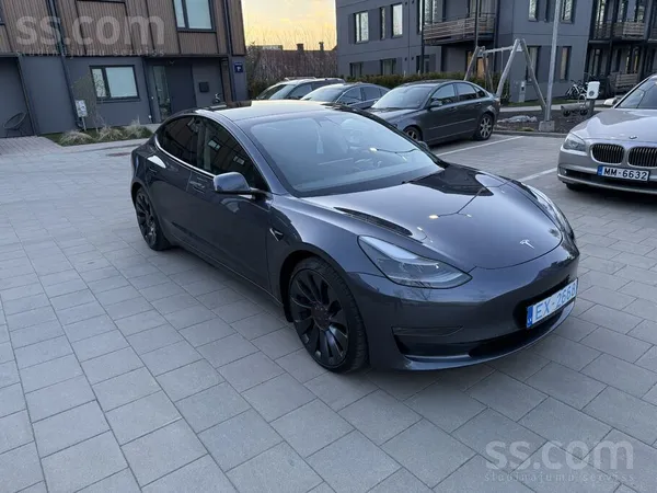 Tesla Model 3 Performance Dual Motor 377 kW (513 Zs). 2021. gada restailings: dubult
