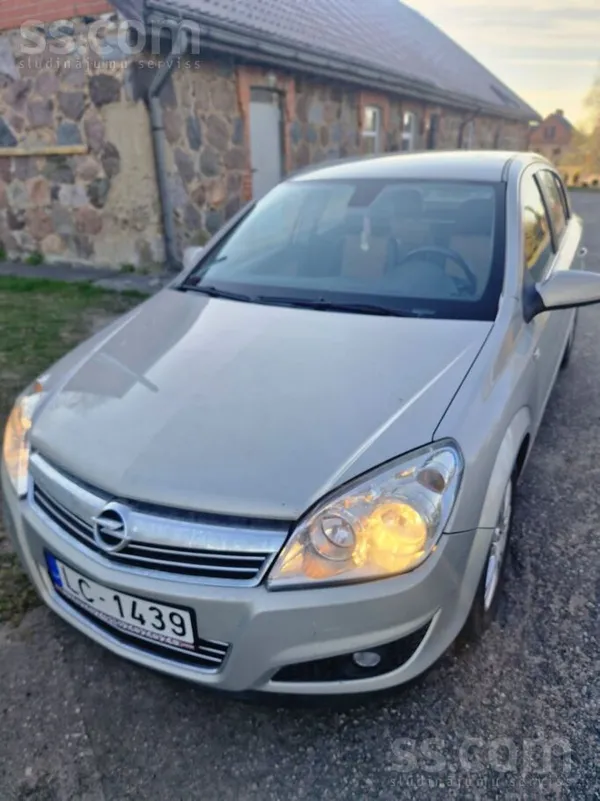 Opel Tiek pārdots saudzēts un ekonomisks auto. Auto vis