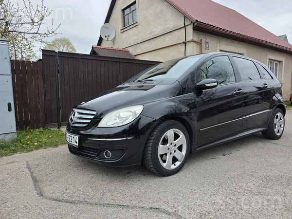 Pārdodu Mercedes Benz 200 2.0 dīzeli, labā tehniskā stāvoklī. Vairāk informā