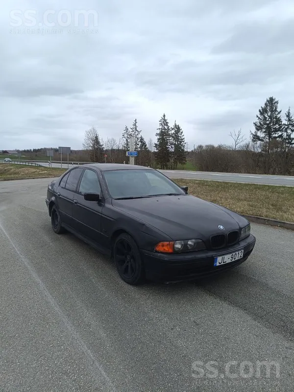 Pārdodu BMW e39 sedanu. Tehniskā apskate līdz augusta beigām. Vizuāli saguri