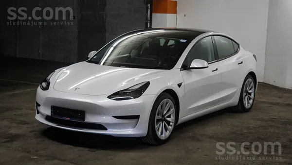 Tesla Model 3. Piejami dazadi modeli Sr+/longrange. 

Cena ar Ekii standaru atbals