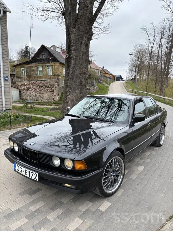 BMW 735i Diamantschwarz metallik, automāts, no personīgas kolekcijas- idealā