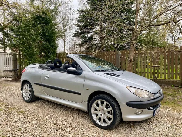 Pārdodu kabrioletu Peugeot 206 CC, 1.6 benzīns. Metāla (cietais) automātiski