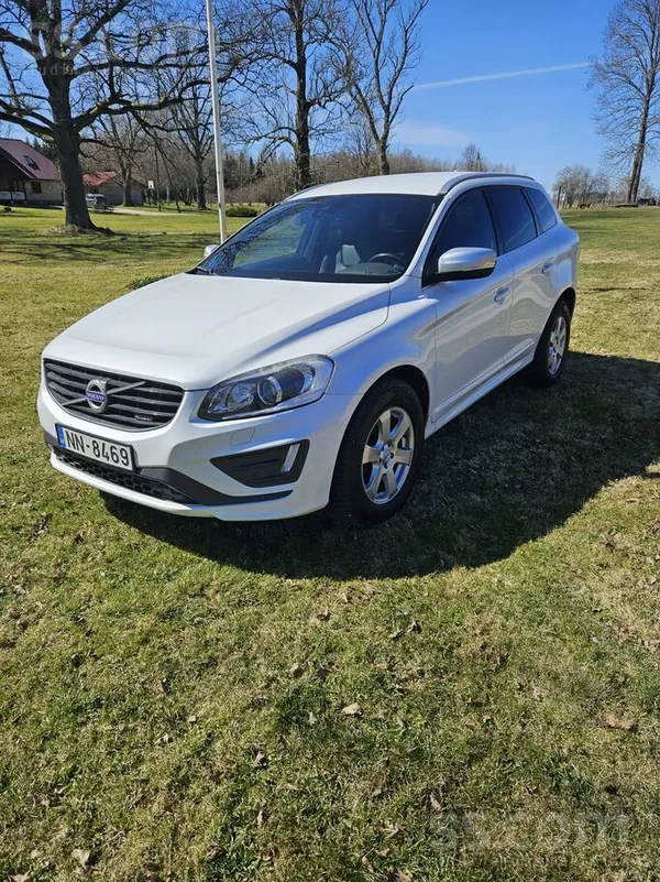 Volvo Pārdod koptu Volco Xc60 R-Design 133kw / 181 zs ce