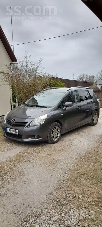 Toyota Pārdod labi aprūpētu auto. Ietilpīgs, ir 7 pasažie