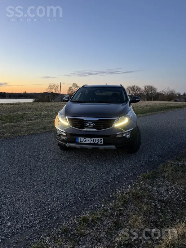 Pardodu so skaisto Kia Sportage ar 2.0 100kw dizela dzinēju ar automatisko a