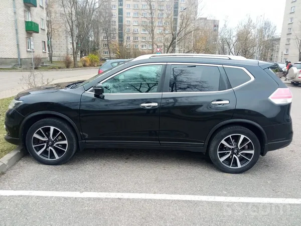 Nissan Īpašnieks pādod Nissan X-Trail Tekna versija. Piln