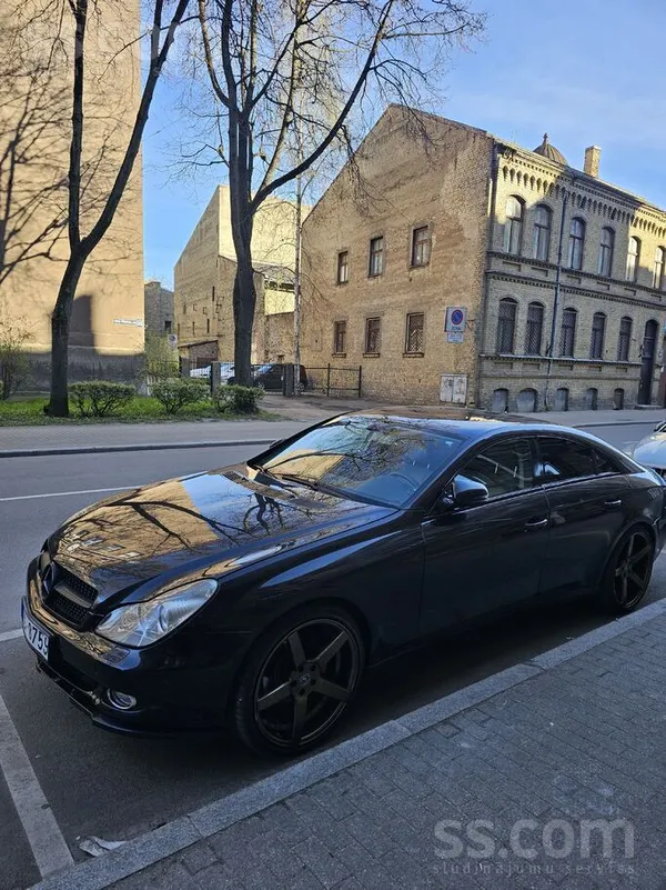 Mercedes Automašīna ir labā tehniskā un vizuālā stāvoklī