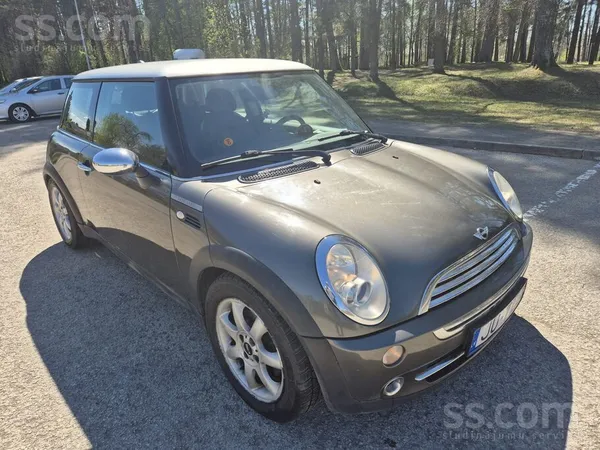 Mini Bronza skaistulis Mini Cooper, 2006. gada. Lielisk