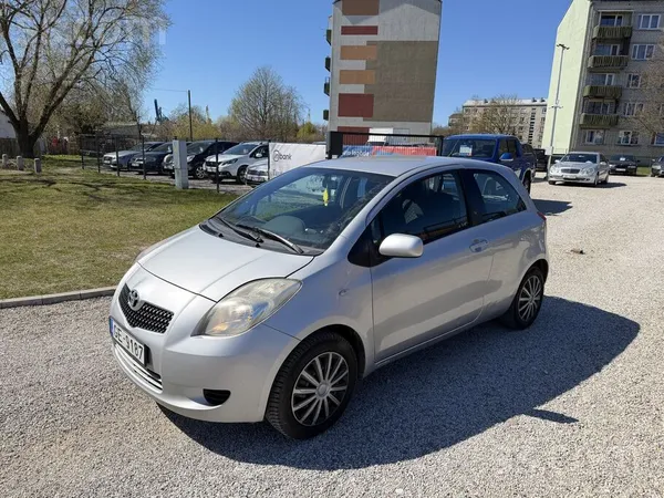 Toyota Toyota Yaris 2006.g. 1.3 64 kW benzīna dzinējs ar 