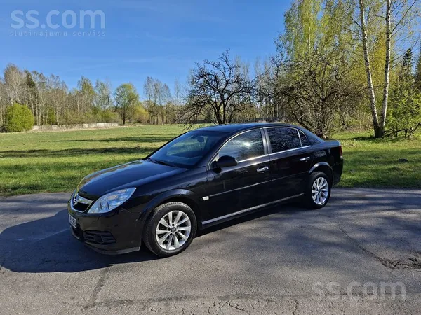 Pārdodu normālu auto. Manuāls ar 2, 0L benzīna motoru. Tehniski ļoti labs. V
