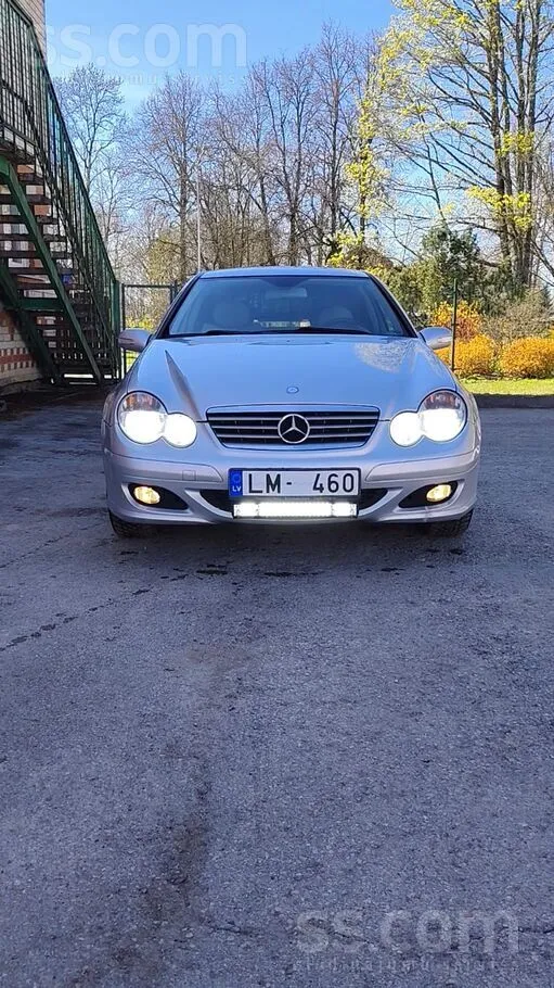 Mercedes Tirgoju sievas auto. Vācijā viens saimnieks, LV es