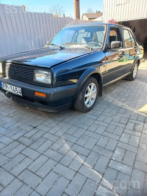 Продаю VW Jetta 1991г. , двигатель 1.6 турбо, велюровый салон, сервисная кни