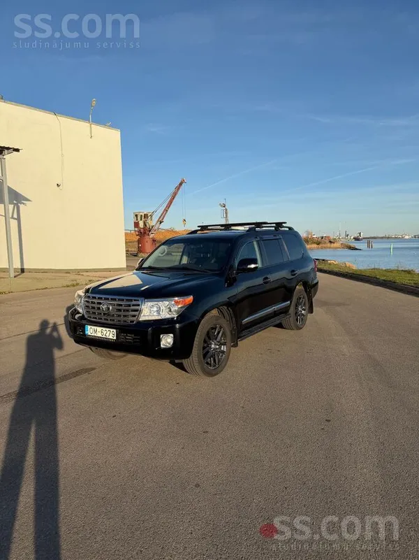 Toyota Pārdodu Land Cruiser 200 teicamā stāvoklī. Automaš