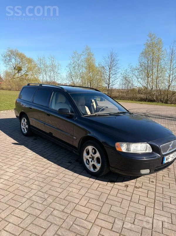 Pārdod uzticamu un ērtu Volvo V70, 2004. gada 2.4 dīzelis, manuāls. Ideāli p