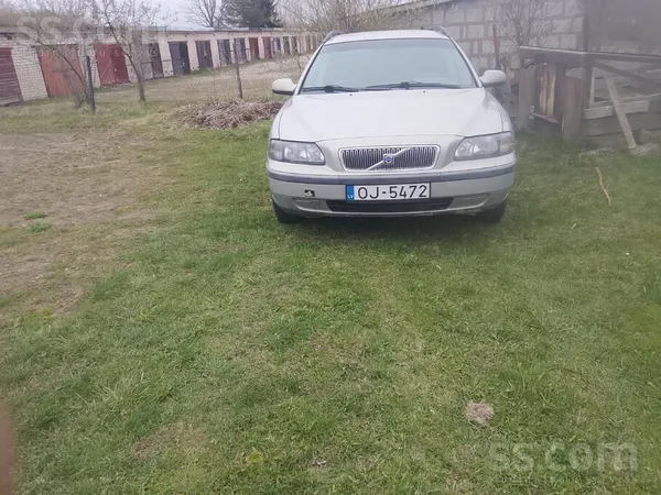 Pārdodu Volvo ar motora defektu liekti vārsti. Auto nau sapuvis, vizuāli tīr
