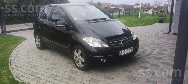 Mercedes Pārdodu labi uzturētu kompaktu ekonomisku auto.