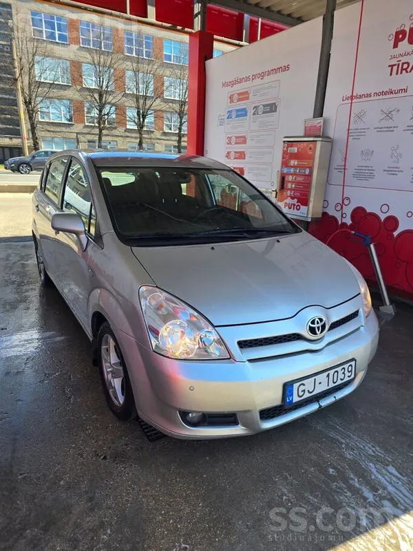 Auto stingrs, brauc stabili un mīksti, nekas negrab. 
Visas auto komplektāc