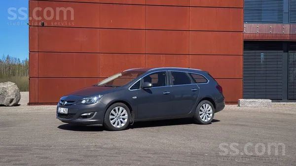 Opel Pārdošanā kopts ģimenes auto Opel Astra Sports Tou